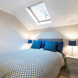 Modern Living 2 Bedroom South Wilmslow