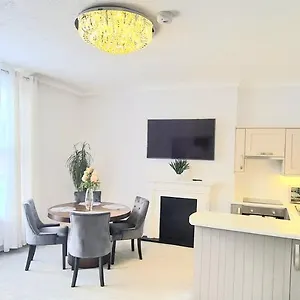 https://spacious-3-bedroom-flat-near-the-sea.bournemouth-hotels.org
